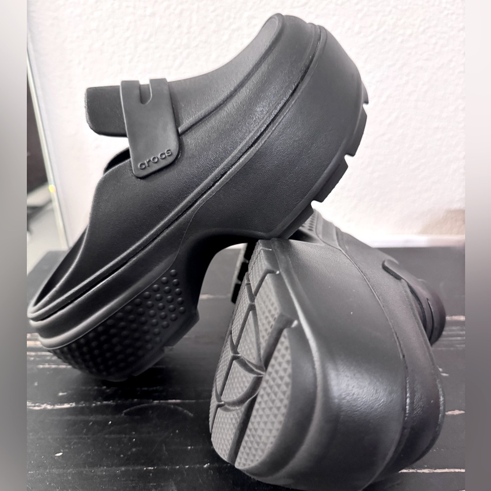 CROCS Black Chunky Slides